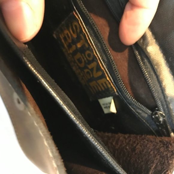 Stone Ridge Brown Leather Crossbody Purse - Picture 3 of 10